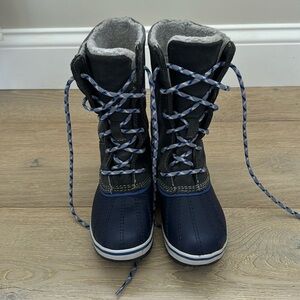 Kids boots size 1 from LL Bean. Only worn a few times.
